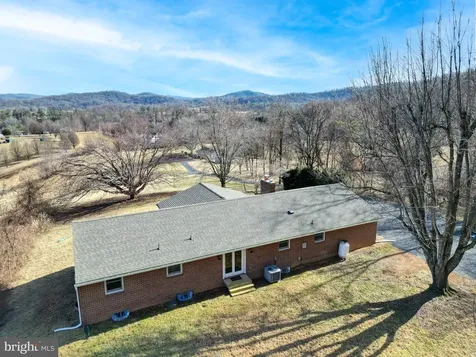 40 Antique Lane Sperryville VA 22740