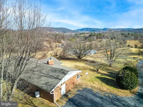 40 Antique Lane Sperryville VA 22740