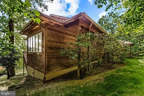 32 New Moon Lane Sperryville VA 22740