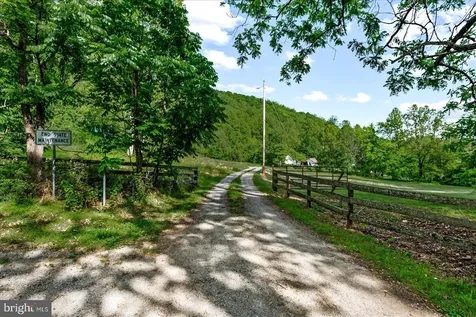 32 New Moon Lane Sperryville VA 22740
