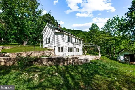 32 New Moon Lane Sperryville VA 22740