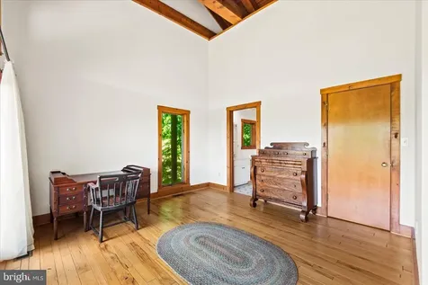 32 New Moon Lane Sperryville VA 22740