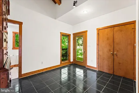 32 New Moon Lane Sperryville VA 22740