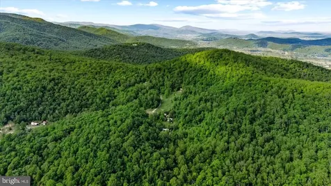 32 New Moon Lane Sperryville VA 22740