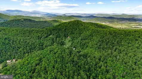 32 New Moon Lane Sperryville VA 22740