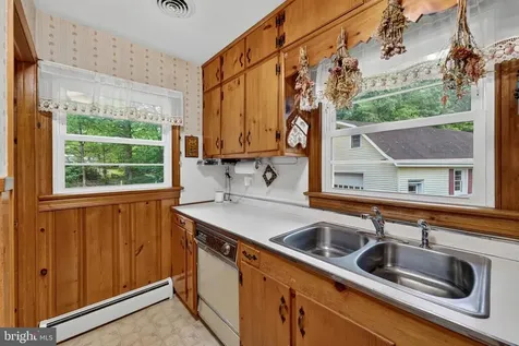 85 Poes Road S Amissville VA 20106