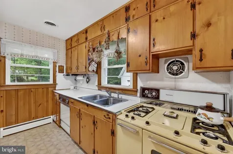 85 Poes Road S Amissville VA 20106