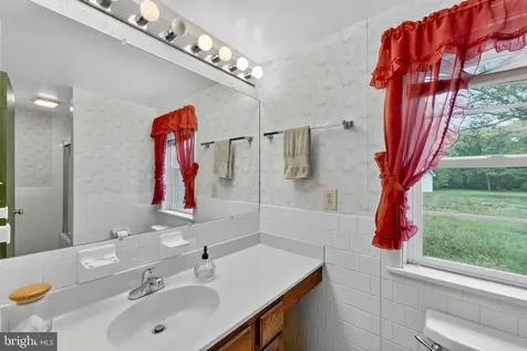 85 Poes Road S Amissville VA 20106