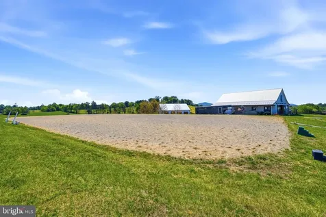 23 White Horse Hill Lane Amissville VA 20106