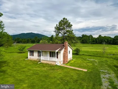 49 Water Street Sperryville VA 22740