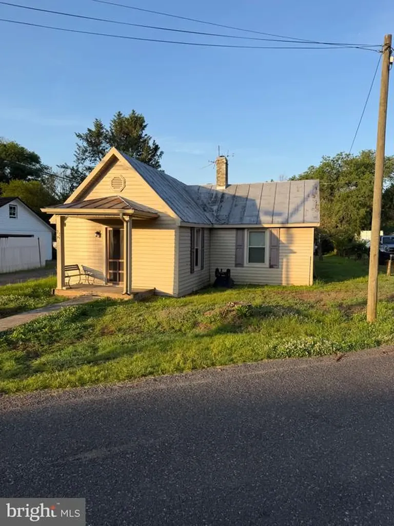 22 Water Street Sperryville VA 22740