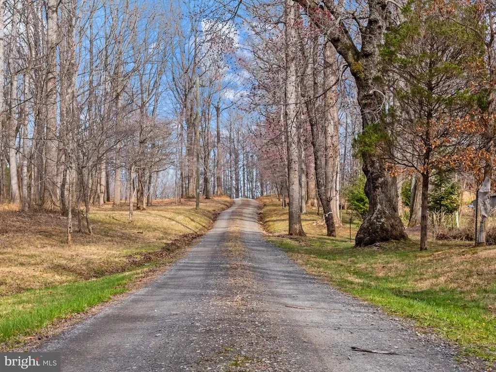 584 Poes Road S Amissville VA 20106