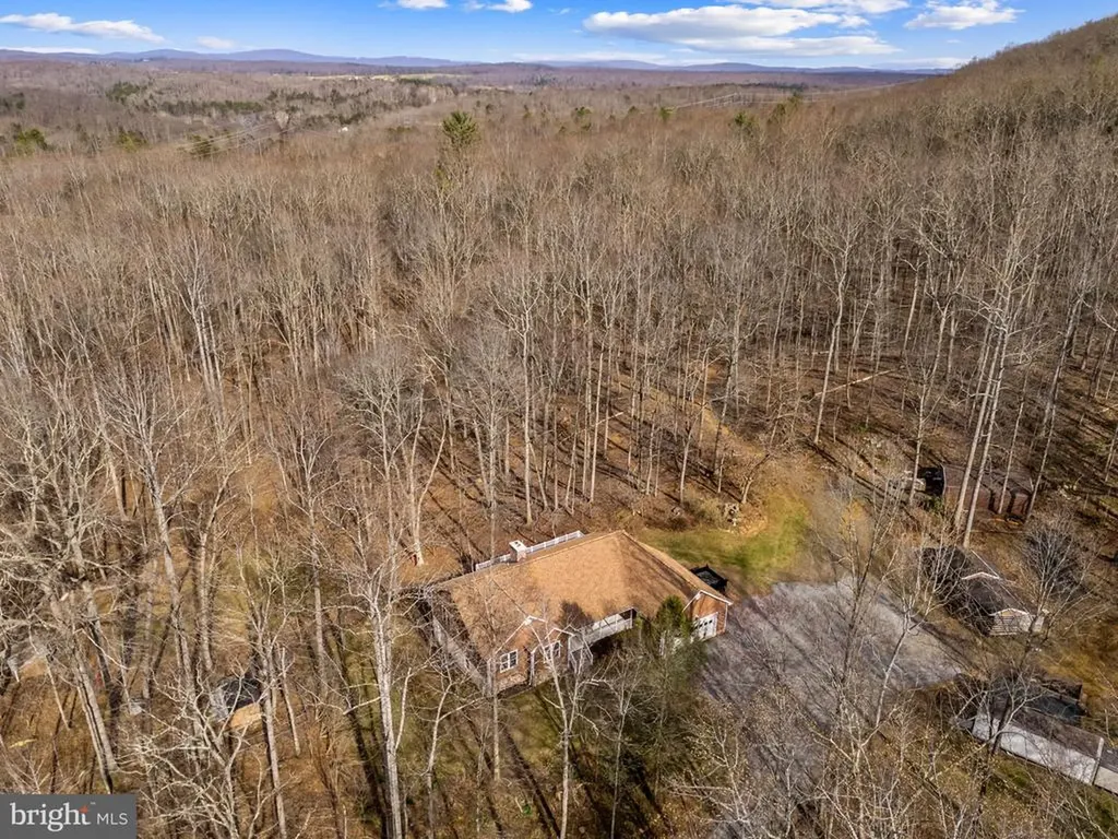 584 Poes Road S Amissville VA 20106