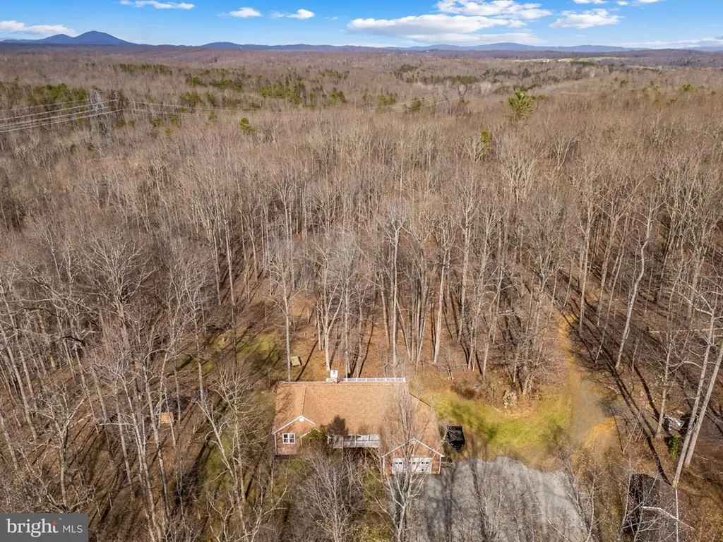 584 Poes Road S Amissville VA 20106