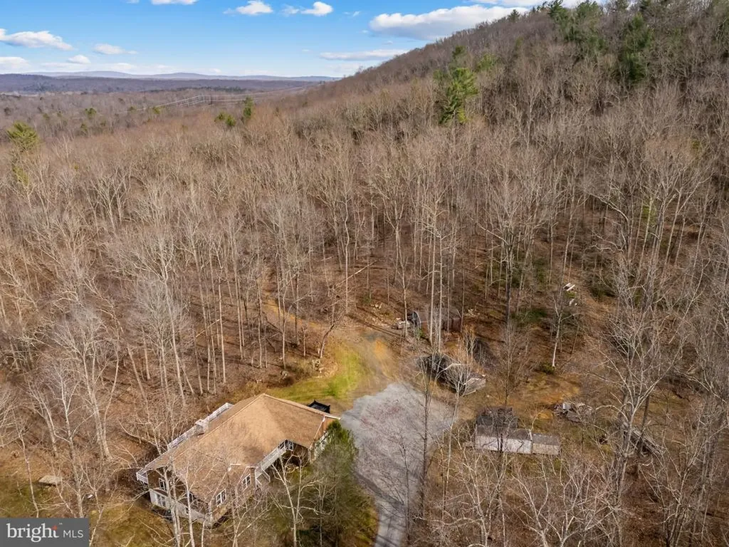 584 Poes Road S Amissville VA 20106