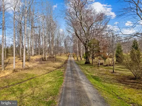584 Poes Road S Amissville VA 20106