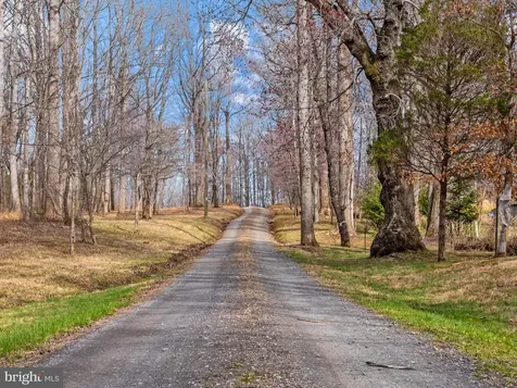 584 Poes Road S Amissville VA 20106