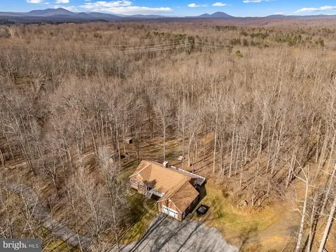 584 Poes Road S Amissville VA 20106