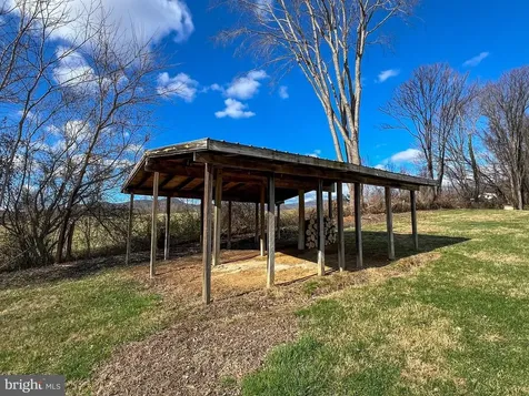 22 Hopewell Lane Sperryville VA 22740