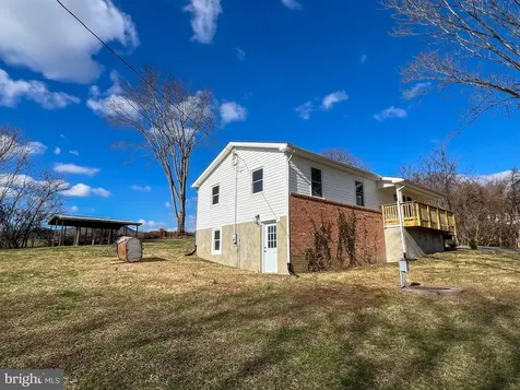 22 Hopewell Lane Sperryville VA 22740
