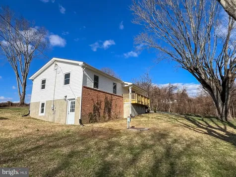 22 Hopewell Lane Sperryville VA 22740