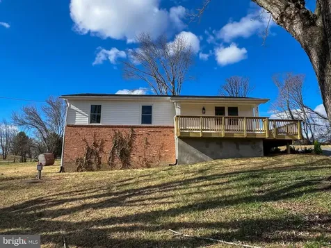 22 Hopewell Lane Sperryville VA 22740
