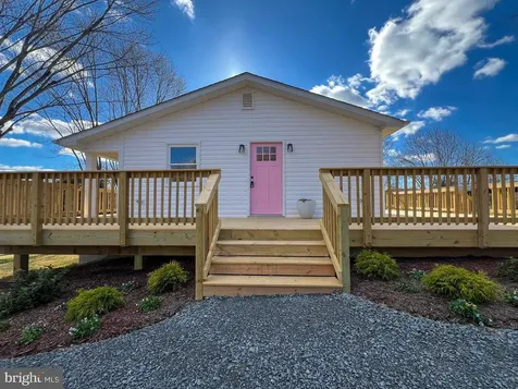 22 Hopewell Lane Sperryville VA 22740