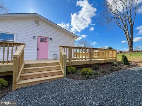 22 Hopewell Lane Sperryville VA 22740