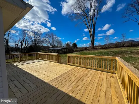 22 Hopewell Lane Sperryville VA 22740