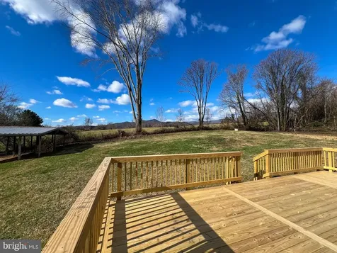 22 Hopewell Lane Sperryville VA 22740