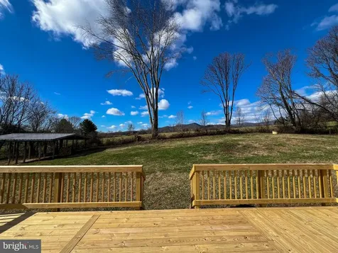 22 Hopewell Lane Sperryville VA 22740