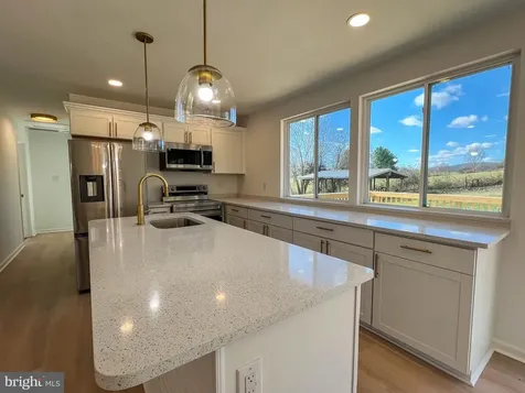 22 Hopewell Lane Sperryville VA 22740
