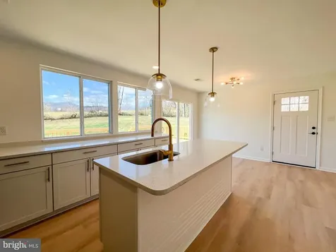 22 Hopewell Lane Sperryville VA 22740