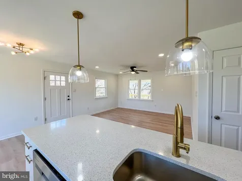 22 Hopewell Lane Sperryville VA 22740