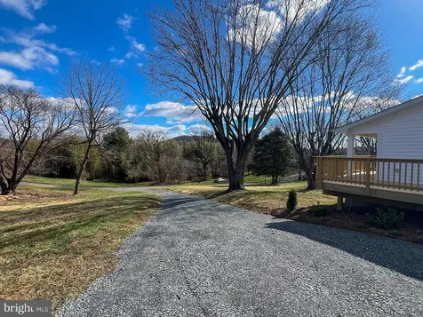 22 Hopewell Lane Sperryville VA 22740