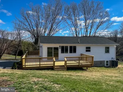 22 Hopewell Lane Sperryville VA 22740