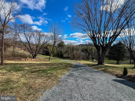 22 Hopewell Lane Sperryville VA 22740