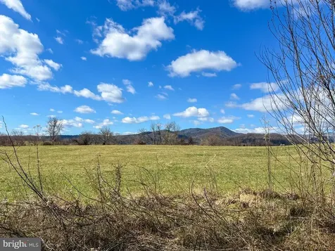 22 Hopewell Lane Sperryville VA 22740