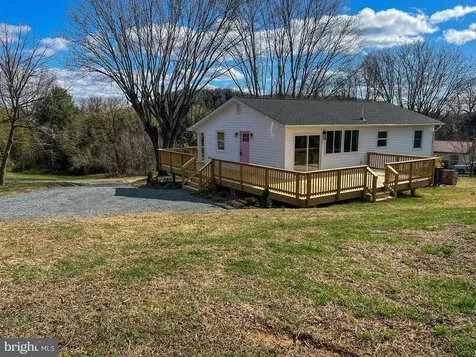 22 Hopewell Lane Sperryville VA 22740