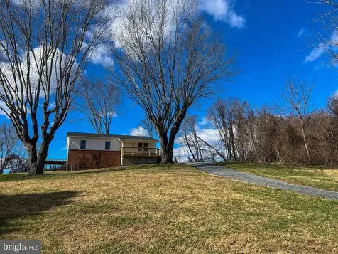 22 Hopewell Lane Sperryville VA 22740