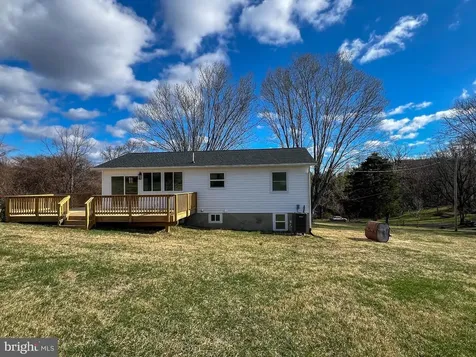 22 Hopewell Lane Sperryville VA 22740