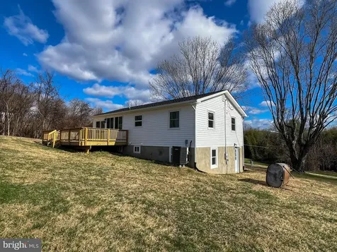 22 Hopewell Lane Sperryville VA 22740