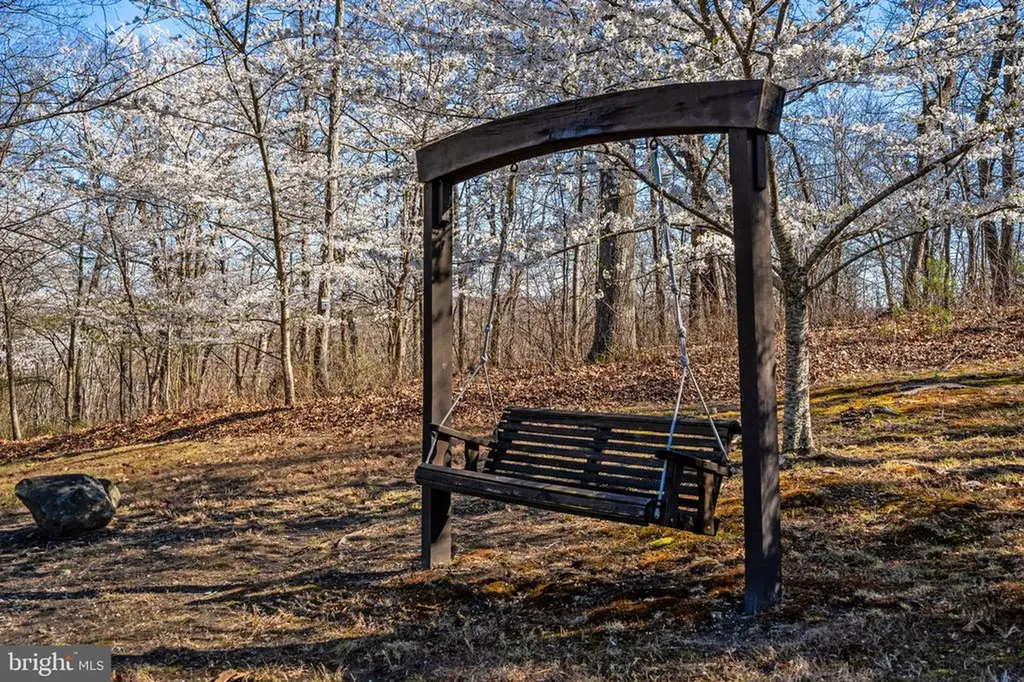 40 Angel Kiss Lane Castleton VA 22716