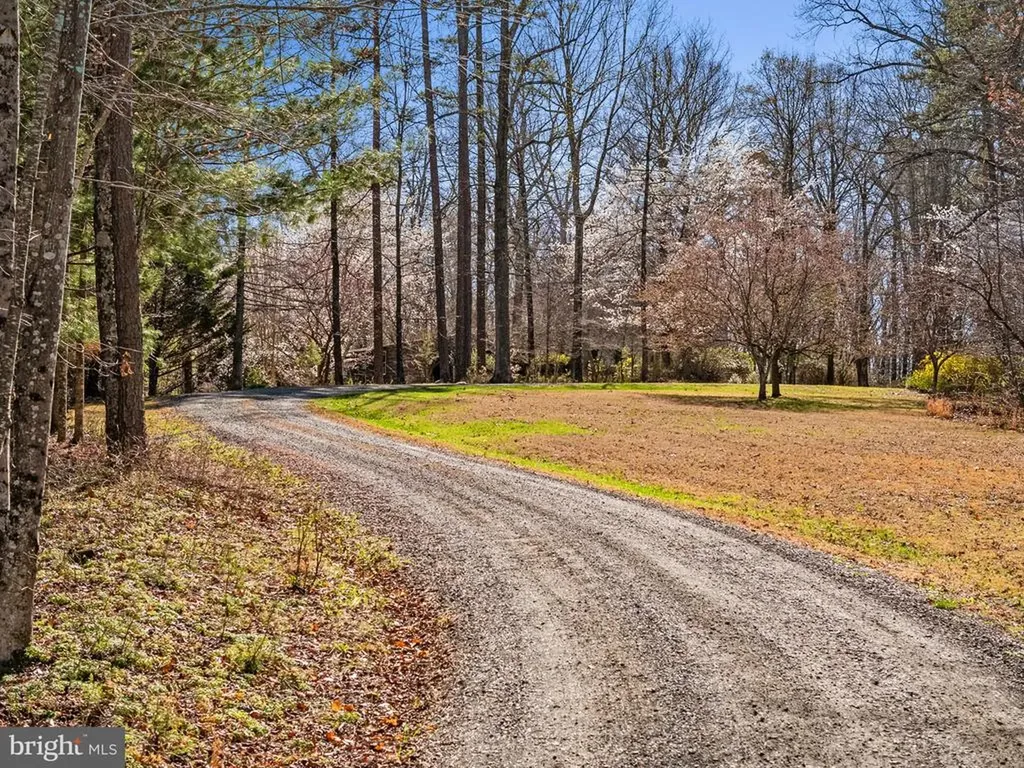 40 Angel Kiss Lane Castleton VA 22716