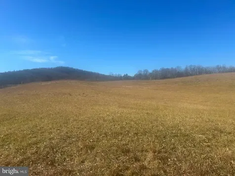 342 Poes S Amissville VA 20106
