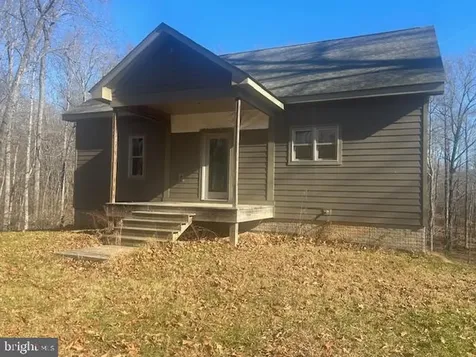 342 Poes S Amissville VA 20106