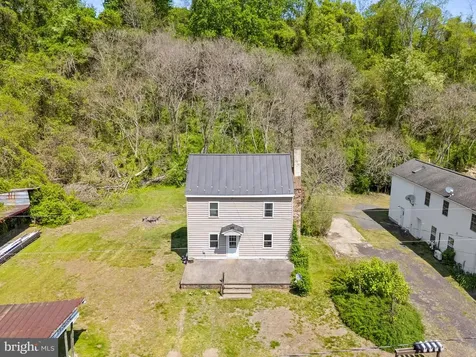 11947 Lee Highway Sperryville VA 22740