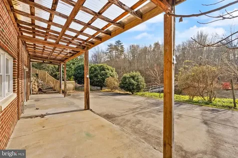 375 Seven Ponds Road Amissville VA 20106