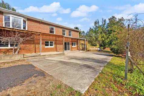 375 Seven Ponds Road Amissville VA 20106