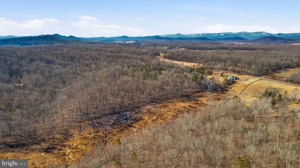 616 Poes Road S Amissville VA 20106